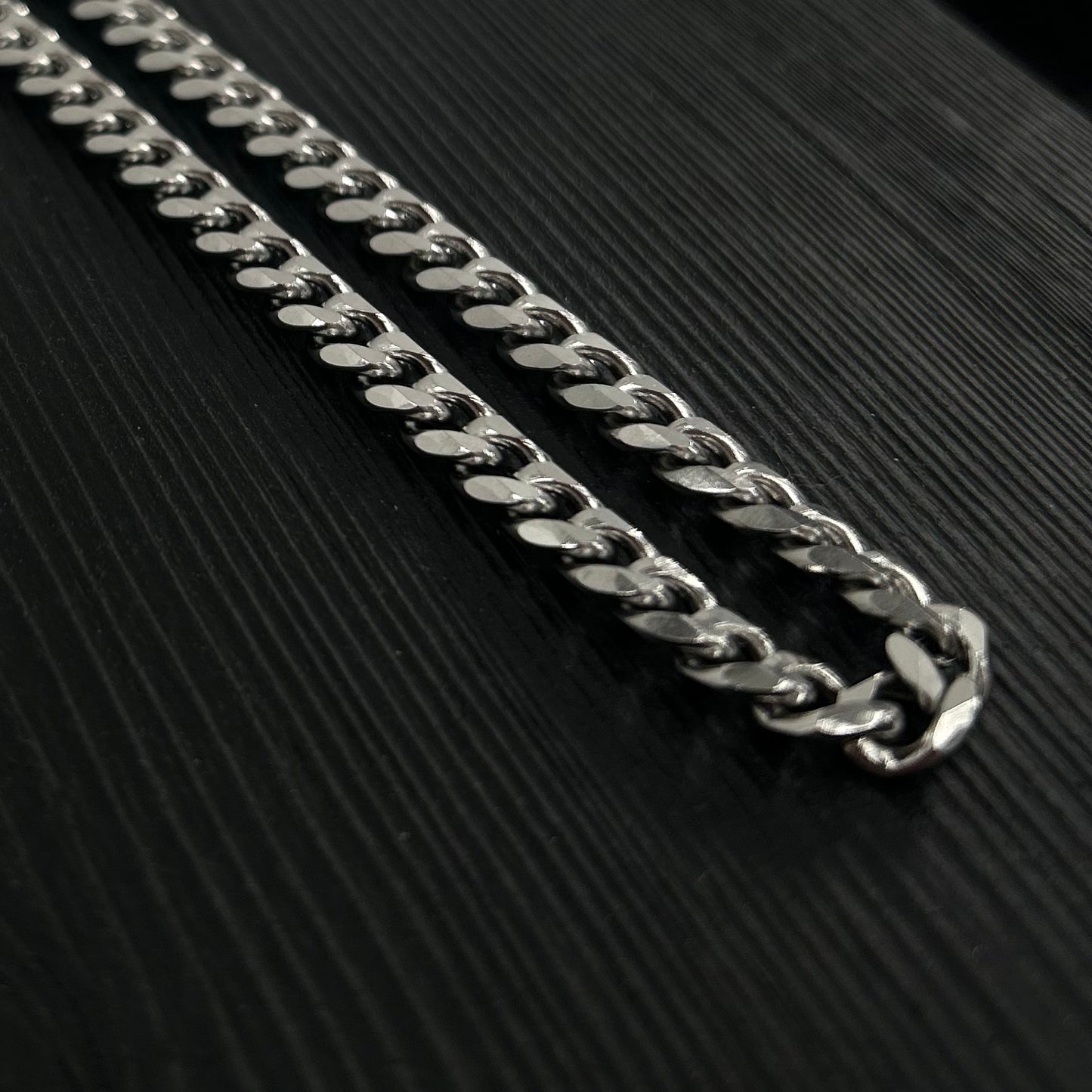 7mm Curb Chain Necklace in Stainless Steel